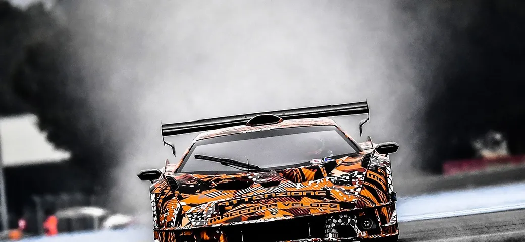 Lamborghini SCV12: hypercar Squadra Corse per la pista