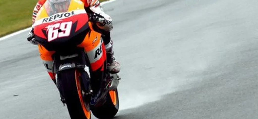 Phillip Island MotoGP: Hayden e Dovizioso volano sul bagnato. Ma è Stoner il più veloce della giornata