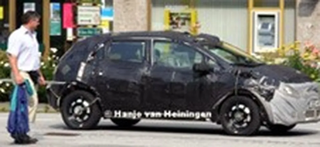 Foto-spia: nuova Mégane (o Peugeot 308?)