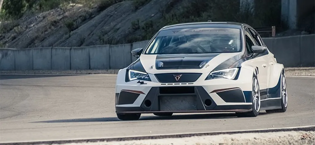 Lorenzo e Dovizioso provano la Seat Cupra TCR [Video]