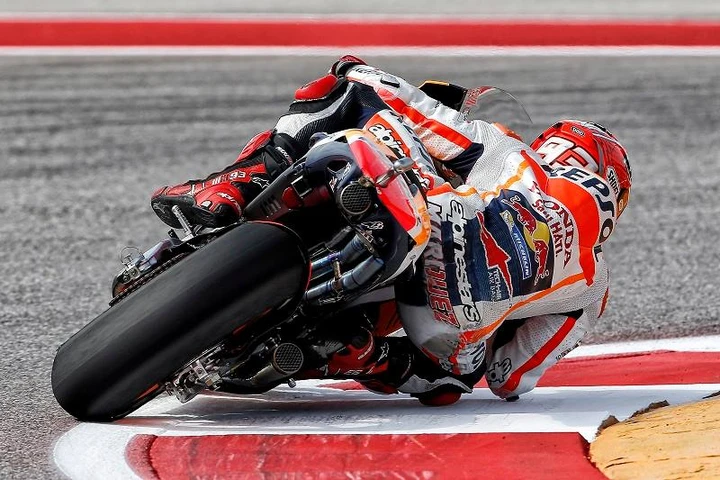 MotoGP, Marquez poleman ... “accorto”. Ma Lorenzo e Rossi sono lì.