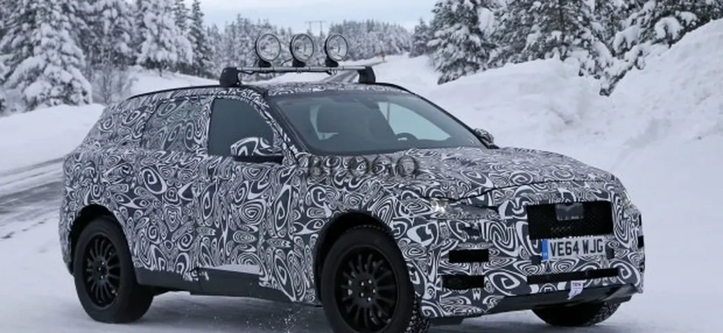 Foto spia Jaguar F-Pace: primi scatti dalla Svezia
