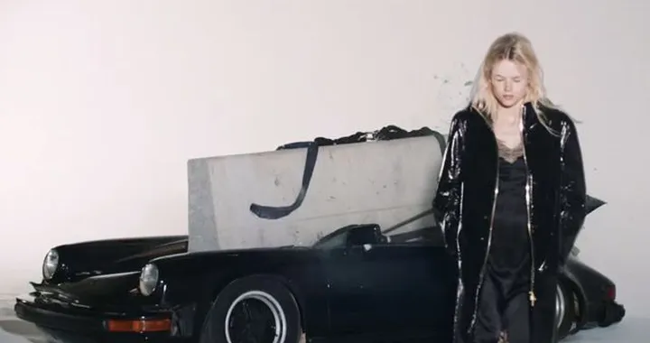 Lo spot in cui viene distrutta una Porsche 911