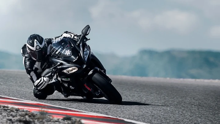 In arrivo la Kawasaki Ninja ZX-10RR MY 2018 [Foto e Video]