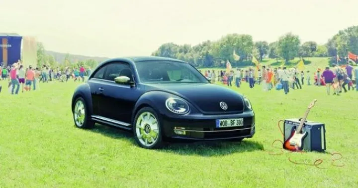 Volkswagen Beetle Fender Edition: il Maggiolino rende omaggio al celebre costruttore di chitarre