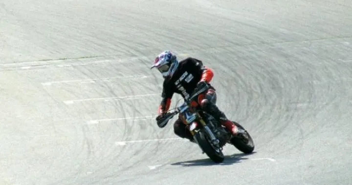 Scatto in Corsa: Pitbike Motard