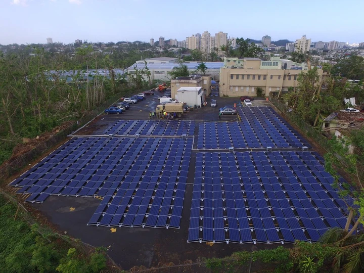 Tesla installa i primi pannelli fotovoltaici con batteria a Porto Rico