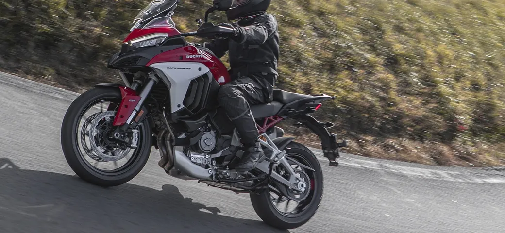Ducati Multistrada V4, la prova su strada della nuova enduro stradale bolognese (VIDEO)