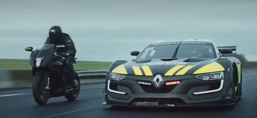 La Renault RS 01 diventa una volante della Polizia [Video]