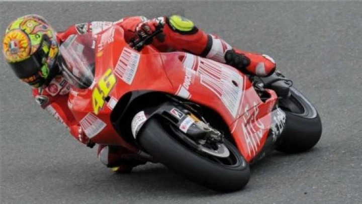 Foto del giorno: finalmente Rossi sulla desmosedici