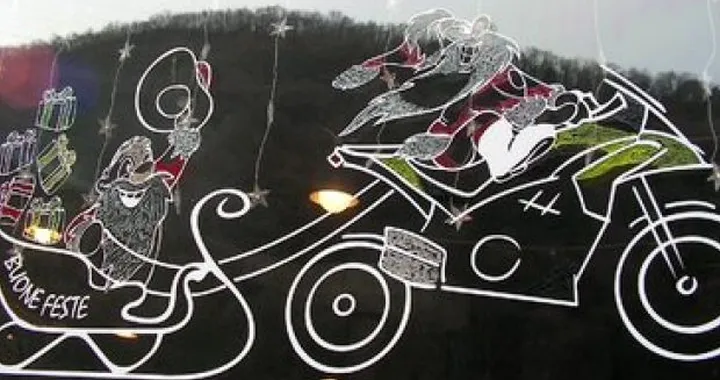 Foto del giorno: auguri da Ducati Ticino