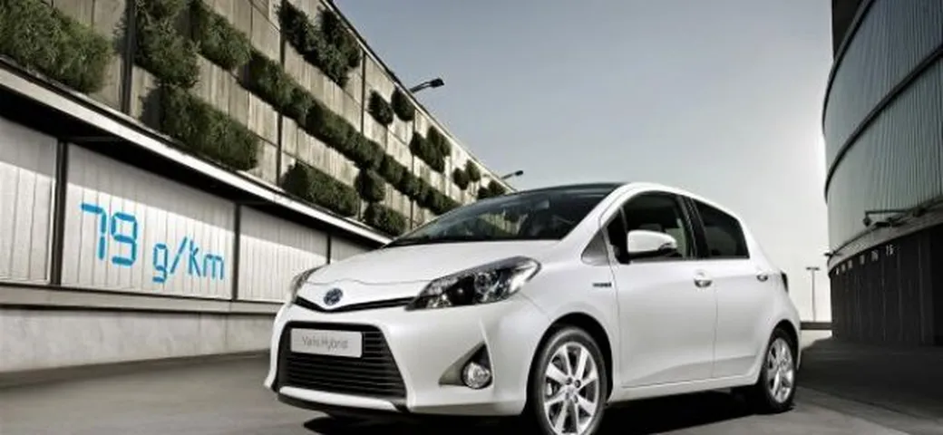 Toyota Yaris Hybrid: prezzo, listino e allestimenti dell'auto ibrida
