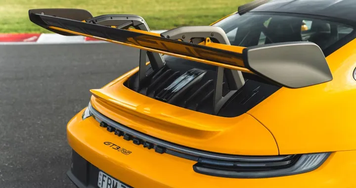 Porsche, i motori termici avranno lunga vita grazie all'acqua