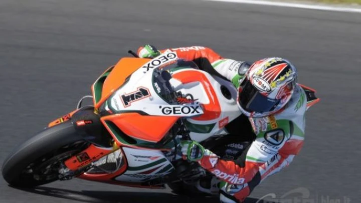 Superbike a Donington Park: Biaggi, 