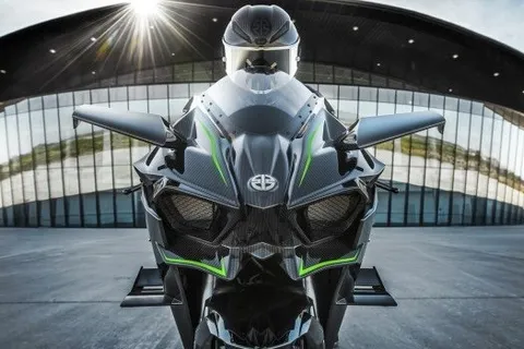 Kawasaki Ninja H2R nuove foto e video ufficiali del mostro da 300 CV