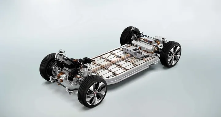 Mercedes non pensa alle batterie allo stato solido