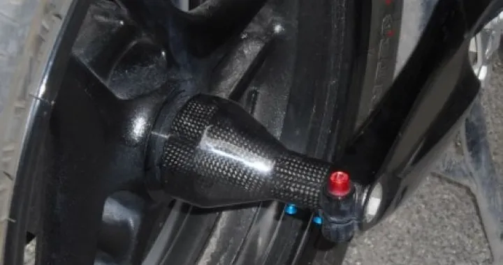 Nuovo particolare EFC per lo scooter Yamaha T-Max 500 2001/09