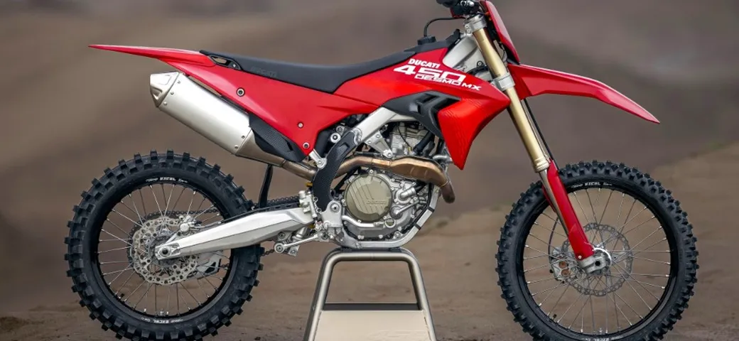 Ducati Desmo450 MX: la belva da cross che fa tremare i giapponesi