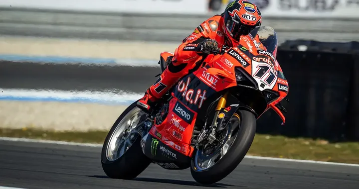 Superbike 2025: Nicolò Bulega affronta Cremona dopo il dramma di Assen