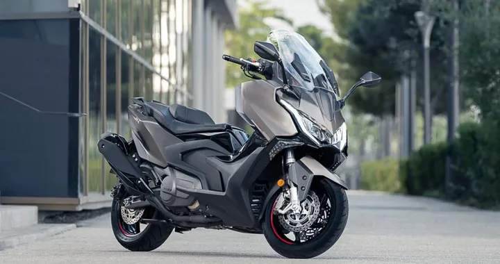 Kymco AK 550: prestazioni e convenienza sfidano il TMax Yamaha