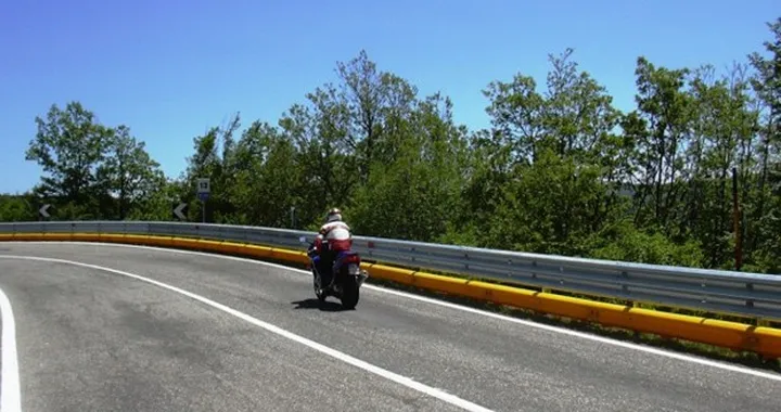 M5S deposita risoluzione per l’installazione di barriere salva-motociclisti