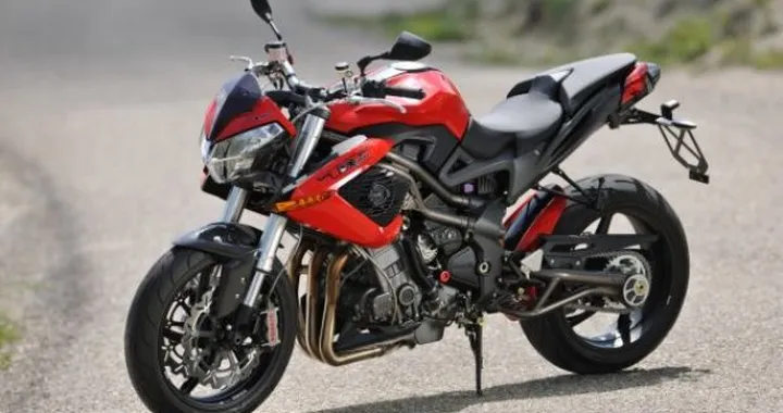 Benelli TNT R160 2011, tre cilindri da 157,8 CV