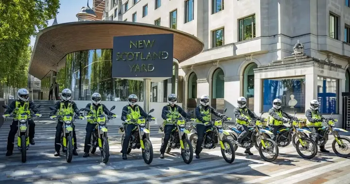 La polizia di Londra sfida i ladri con 25 e-bike Sur-Ron