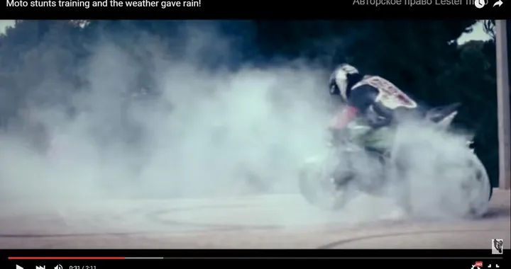 Incredibili prodezze di due stuntman in moto [Video]