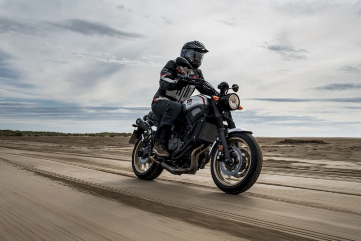 Yamaha XSR700 XTribute: primo contatto