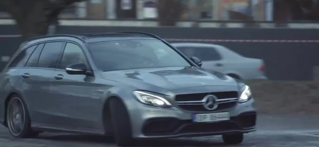 Lo scherzo di Petter Solberg con la Mercedes-AMG C 63