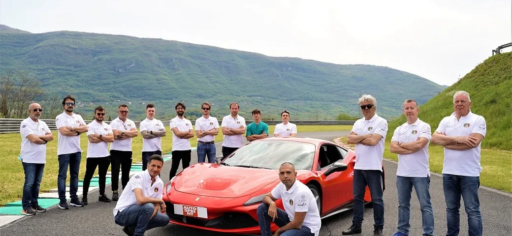 Una Ferrari F8 da Roma a Capo Nord per battere Google Maps: alla ricerca del record