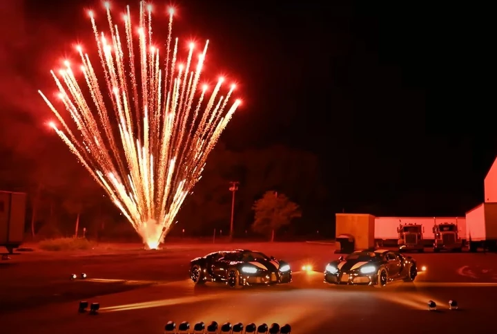 Bugatti Chiron: una doppia consegna pirotecnica [Video]