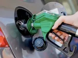 Perché fare piccoli rabbocchi di benzina può danneggiare l'auto