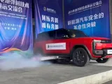 Espulsione batteria nelle auto elettriche: utile negli incendi