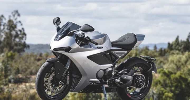 Norton Manx R, la superbike britannica da 209 CV sfida Ducati e BMW