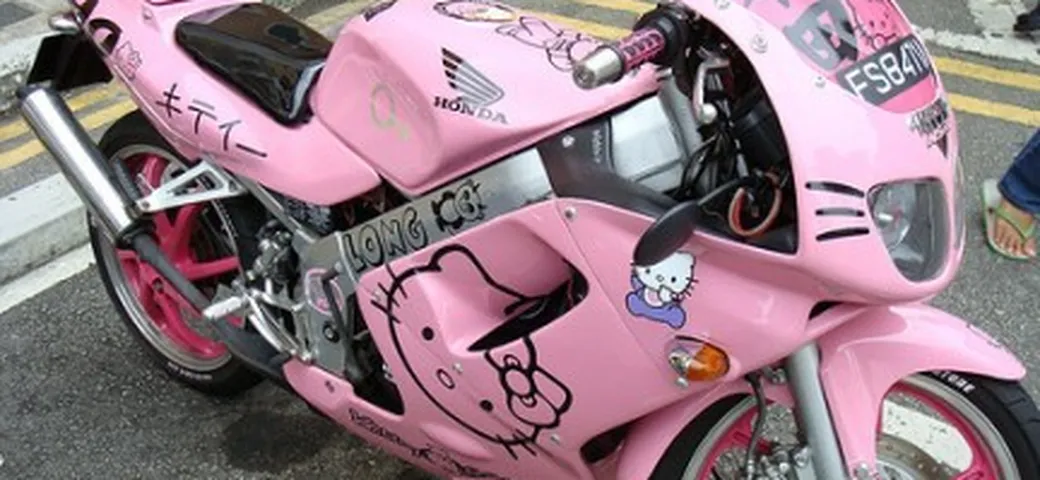 Hello Kitty invade il pianeta moto