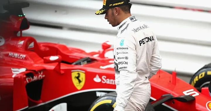 Lewis Hamilton, dal trionfo alla beffa. E la regia è tutta Mercedes