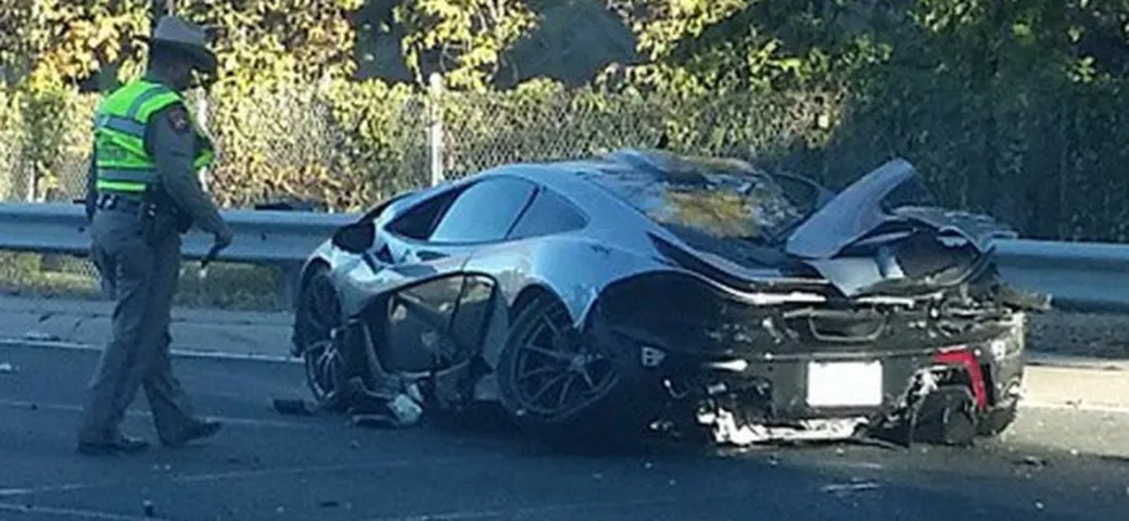 Va a sbattere con la McLaren P1 ritirata un giorno prima