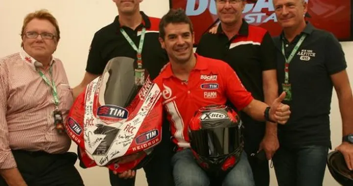 Nolan presenta un casco speciale per festeggiare i 20 di carriera di Carlos Checa