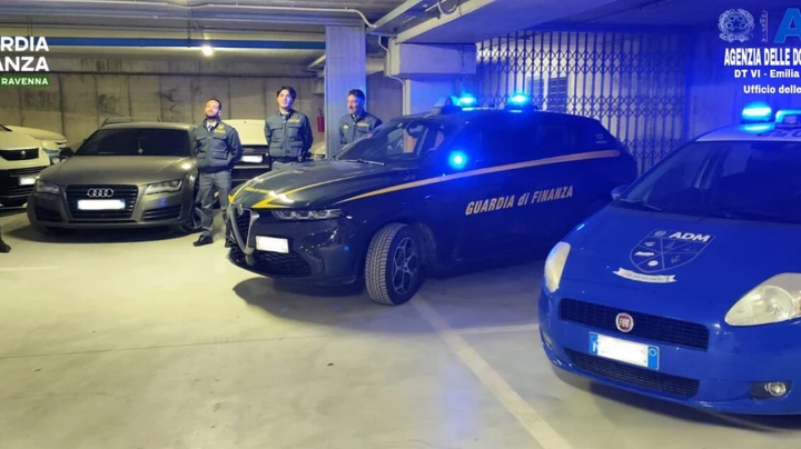 Tredici auto sequestrate al porto di Ravenna per contrabbando
