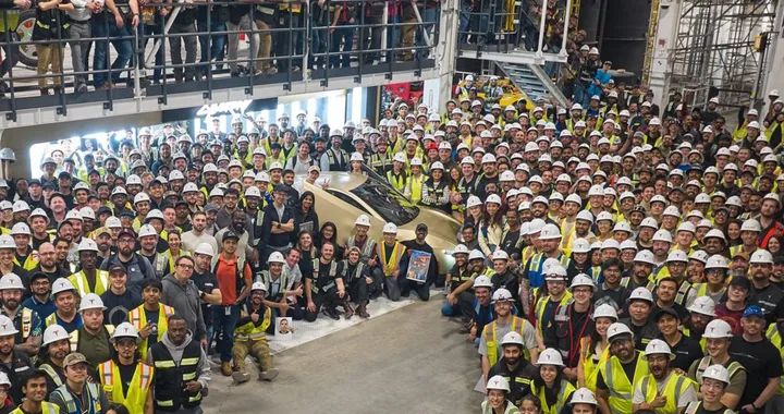 Tesla, prodotto il primo Cybercab: avverato il desiderio di Musk