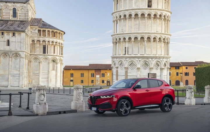 Nuova Alfa Romeo Tonale, come va su strada la versione Q4 PHEV