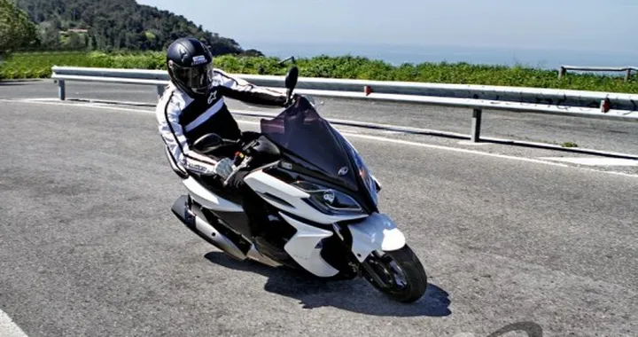 Kymco K-XCT 300i 2013: il test di Motoblog