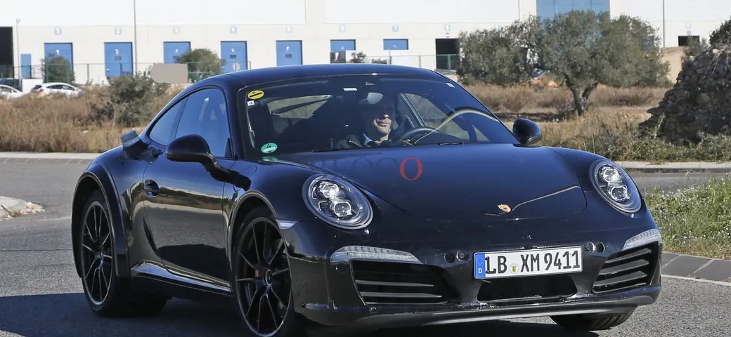 Porsche 911 2018: Foto Spia su strada