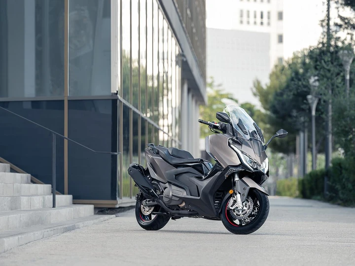 Kymco AK550 Premium: il maxi scooter diventa più interessante [FOTO e VIDEO]