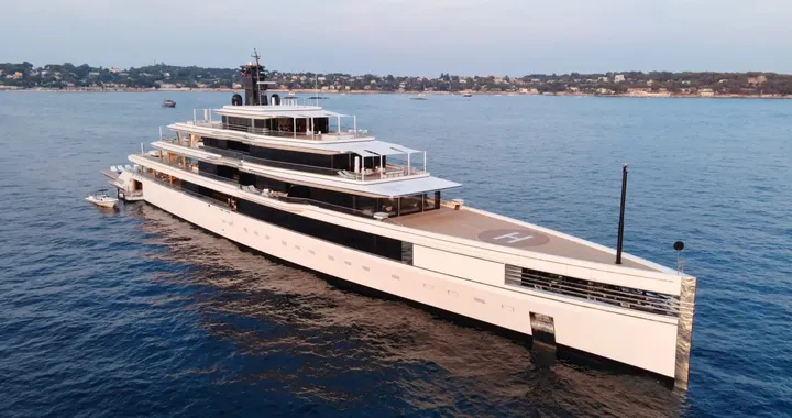 Lo yacht da 250 milioni arriva in Italia: è dell’uomo più ricco della Nuova Zelanda