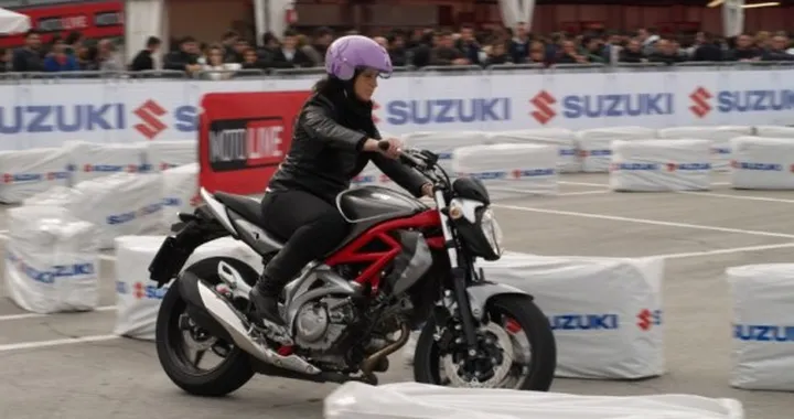 Le donne motocicliste si sentono più felici e sexy