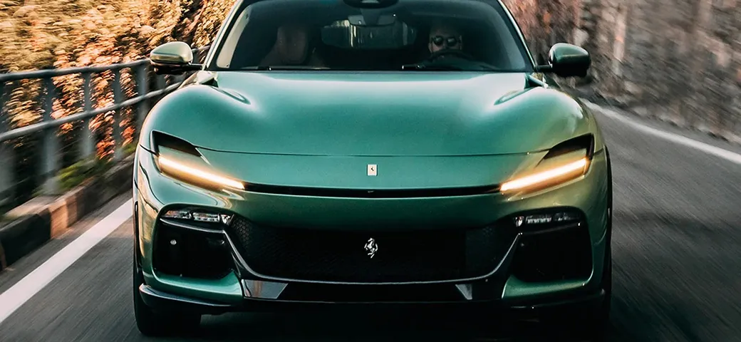 Solo l'1% di tutte le Ferrari è verde, ma la situazione potrebbe cambiare