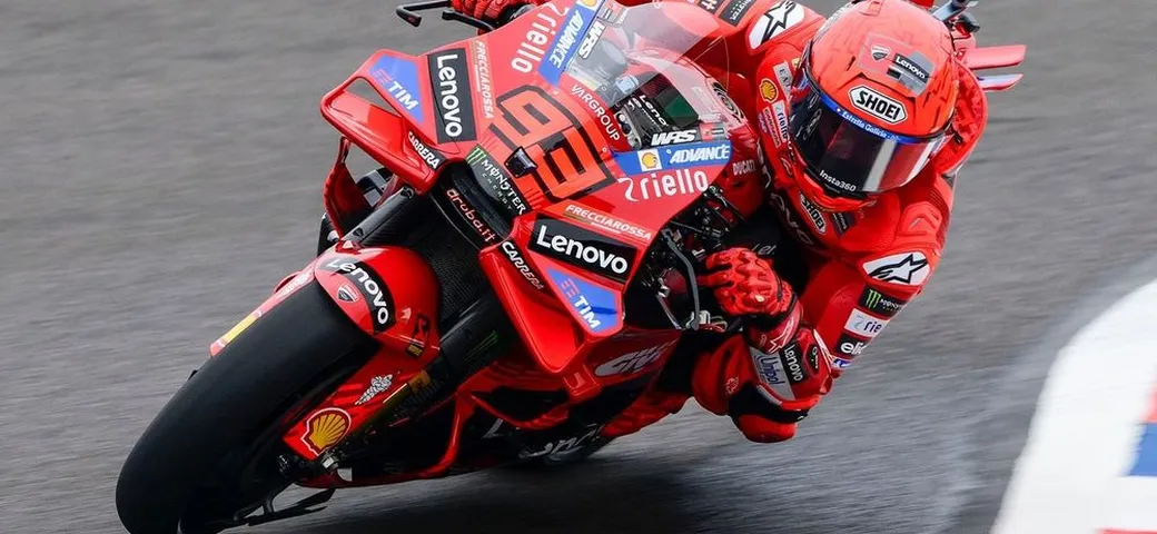 MotoGP, la leggenda continua: Marquez conquista la vittoria numero 90
