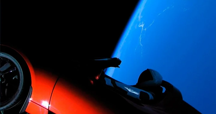 Tesla: la Roadster lanciata nello spazio arriva su Marte